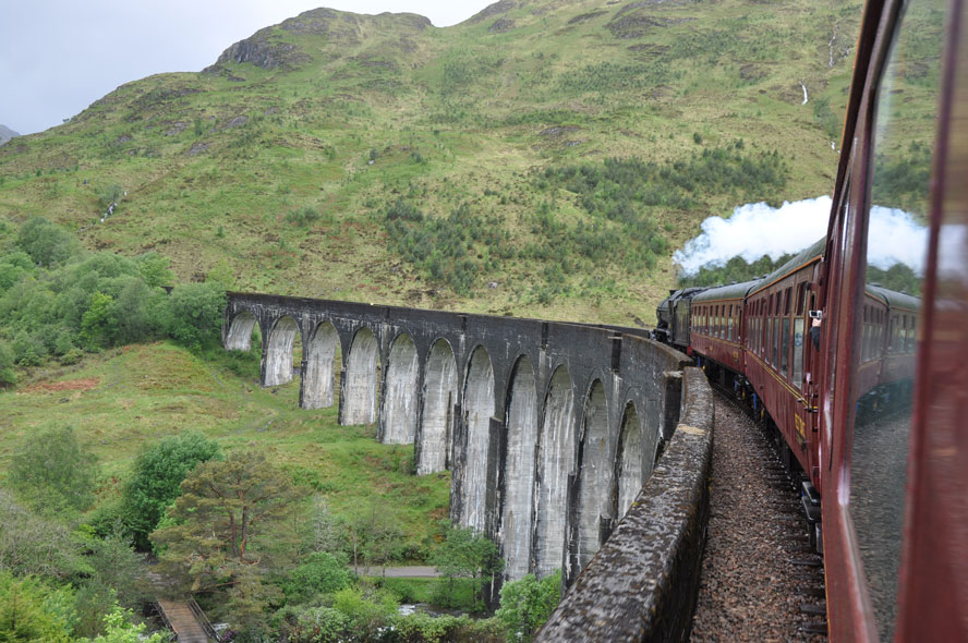 uk-glenfinnan-viaduct-steam