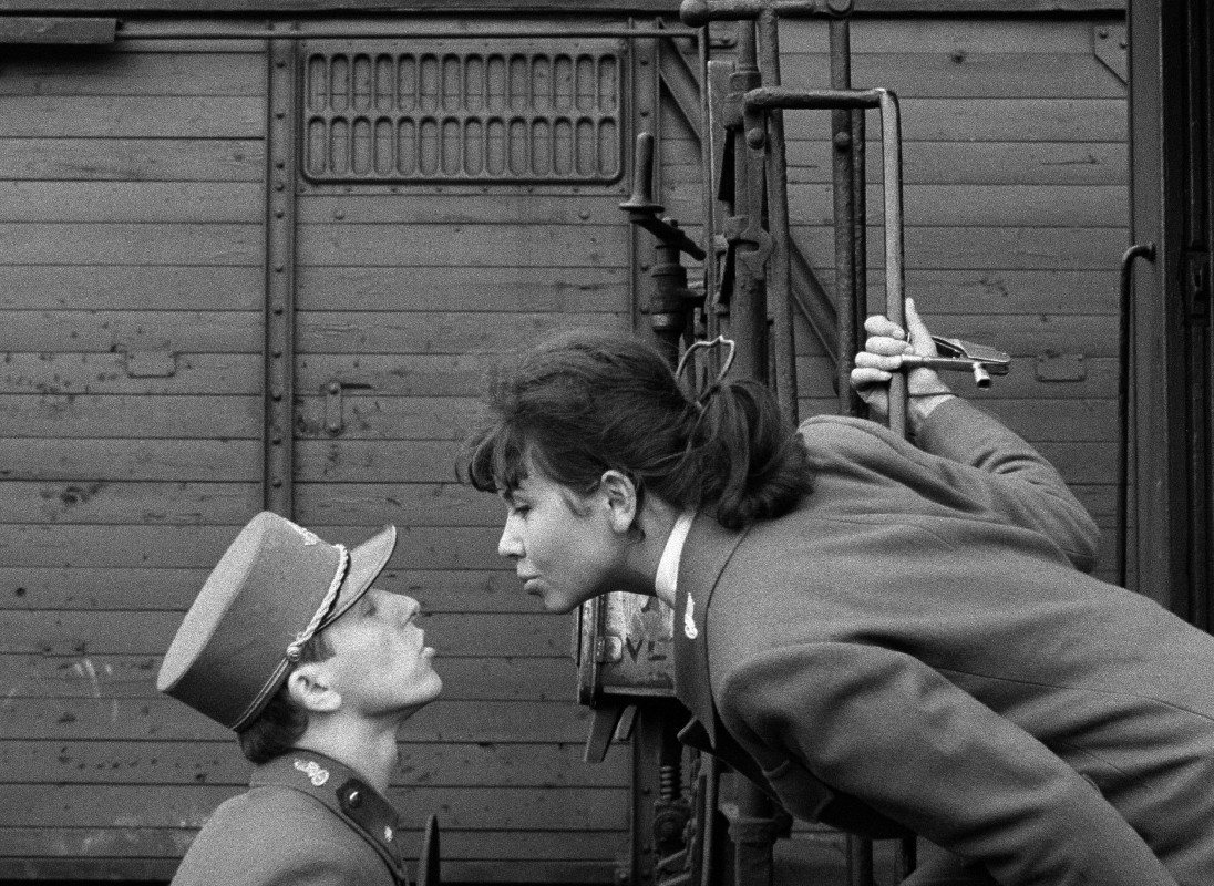ostre-sledovane-vlaky-closely-watched-trains-01-1