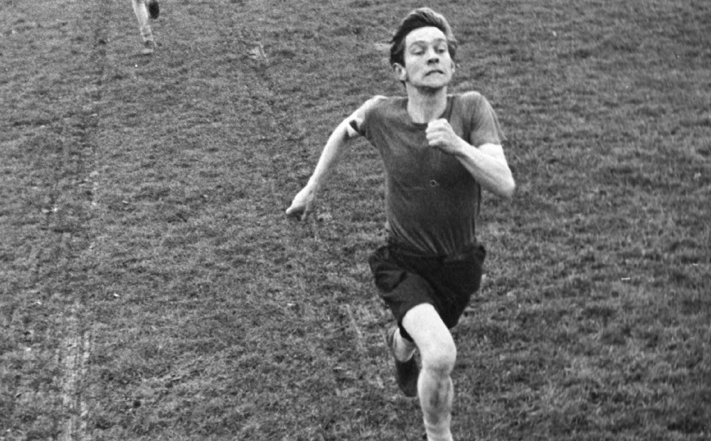 THE-LONELINESS-OF-THE-LONG-DISTANCE-RUNNER-image